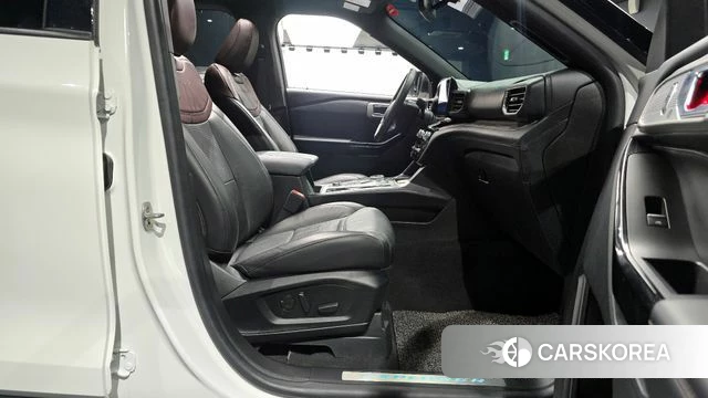 Ford Explorer 6th Generation 2022 Белый из Кореи, фото 2