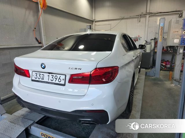 BMW 5 Series (G30) 2018 Белый из Кореи, фото 2