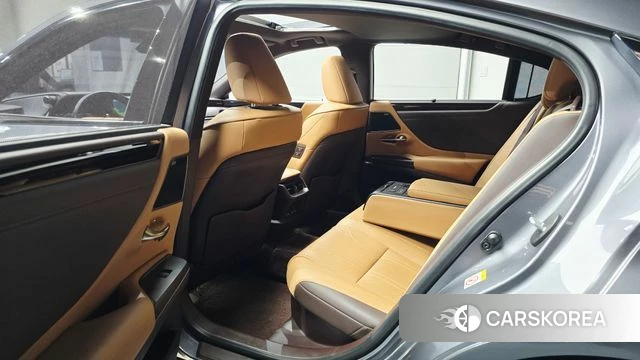 Lexus ES300h 7th generation 2019 Серый из Кореи, фото 2
