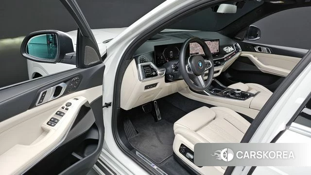 BMW X7 (G07) 2025 Белый из Кореи, фото 2