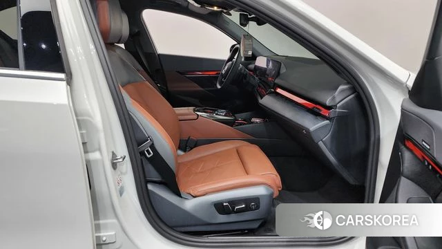 BMW 5 Series (G60) 2024 Белый из Кореи, фото 2