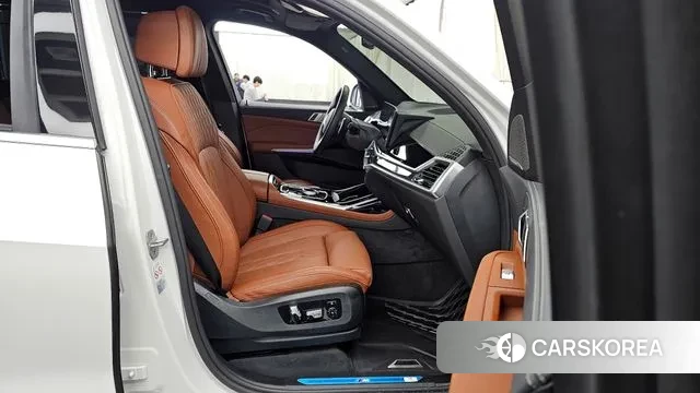 BMW X7 (G07) 2024 Белый из Кореи, фото 2