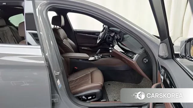 BMW 5 Series (G30) 2022 Серый из Кореи, фото 2