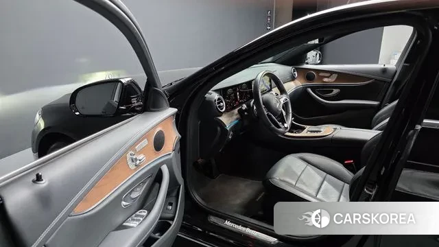 Mercedes-Benz E-Class W213 2023 Черный из Кореи, фото 2