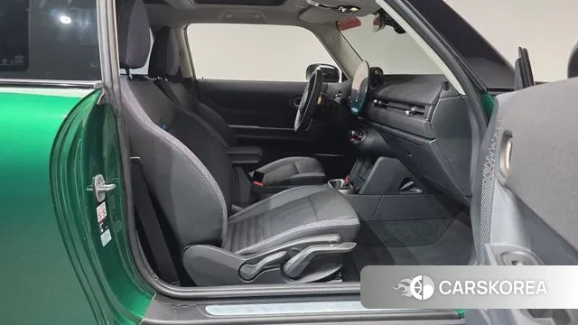 Mini Cooper C 4th generation 2024 Зеленый из Кореи, фото 2