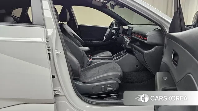 Hyundai Kona (SX2) 2025 Серебристо-серый из Кореи, фото 2