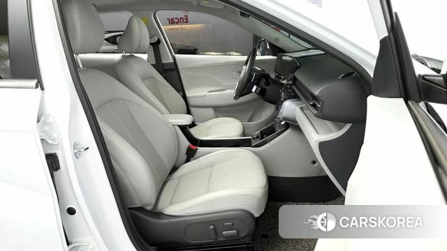 Hyundai Kona (SX2) 2023 Белый из Кореи, фото 2