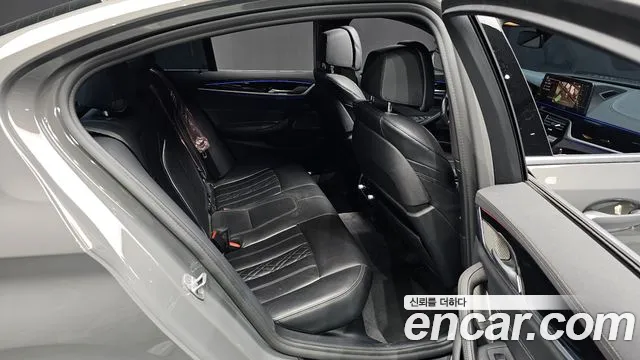 BMW 5 Series (G30) 2021 Серебристо-серый из Кореи, фото 2