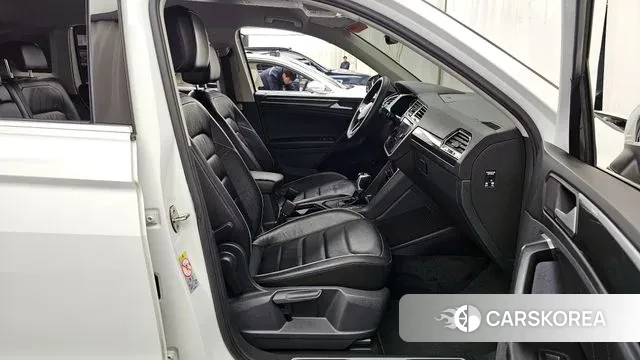 Volkswagen Tiguan second Generation 2021 Белый из Кореи, фото 2