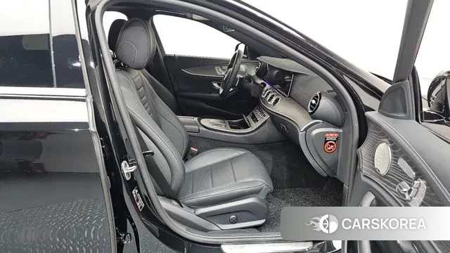 Mercedes-Benz E-Class W213 2022 Черный из Кореи, фото 2