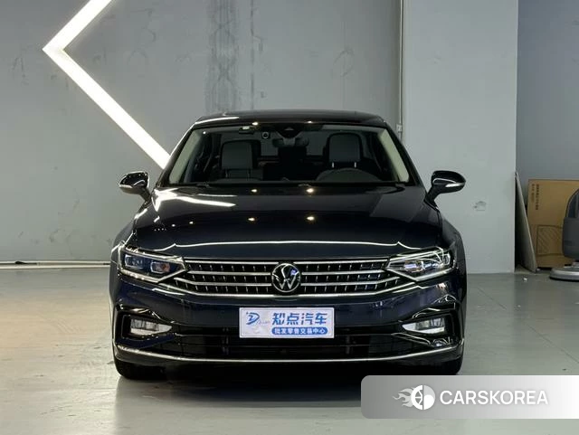 Volkswagen Magotan 2023 Темно-серый из Китая, фото 2