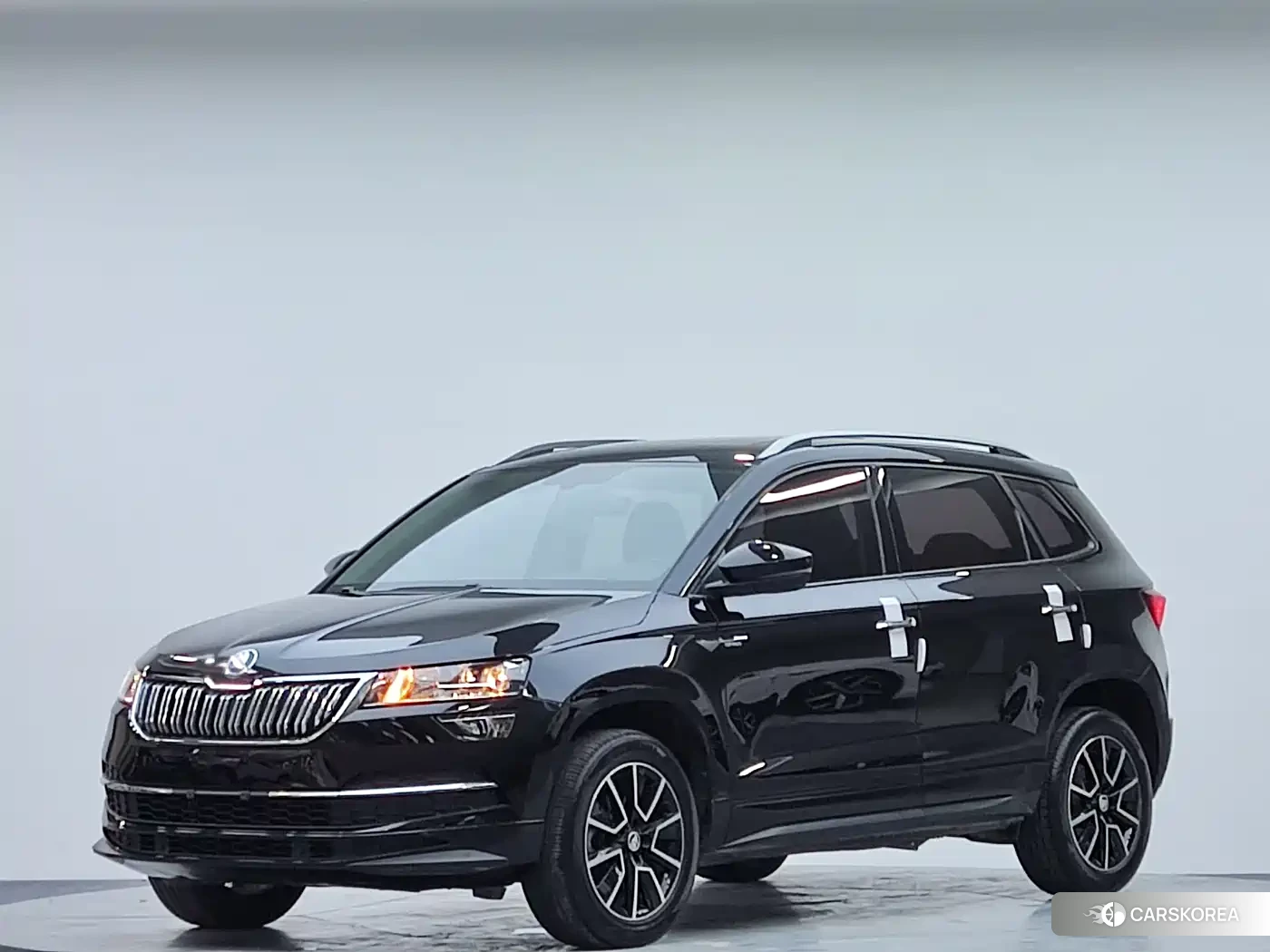 Skoda Karoq 2022 Черный из Китая, фото 2
