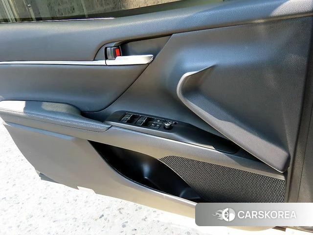 Toyota Camry (XV70) 2024 Серый из Кореи, фото 2