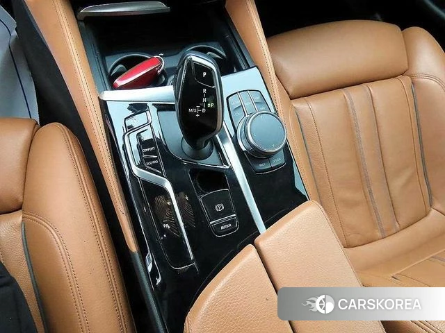 BMW 5 Series (G30) 2022 Белый из Кореи, фото 2