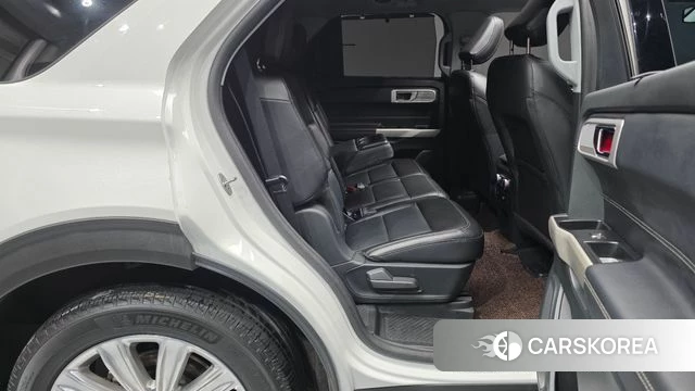 Ford Explorer 6th Generation 2021 Белый из Кореи, фото 2