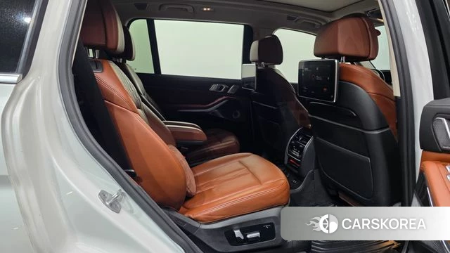 BMW X7 (G07) 2021 Белый из Кореи