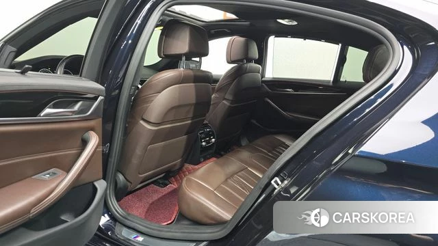 BMW 5 Series (G30) 2019 Черный из Кореи, фото 2