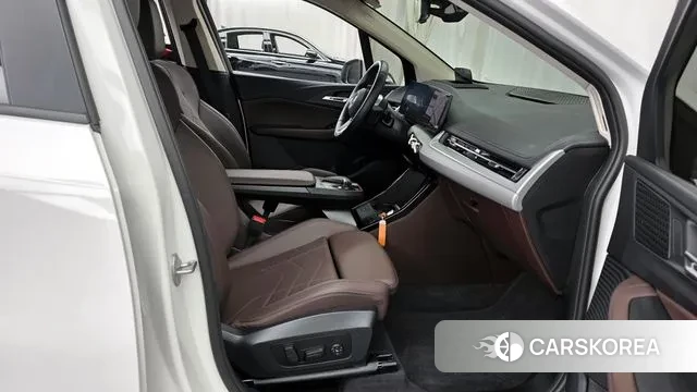 BMW 2 Series Active Tourer (U06) 2025 Белый из Кореи, фото 2