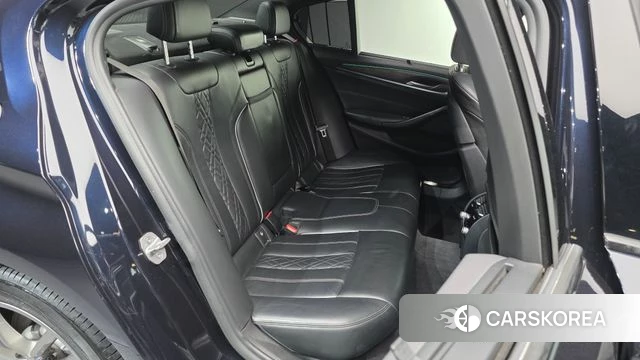BMW 5 Series (G30) 2018 Черный из Кореи, фото 2
