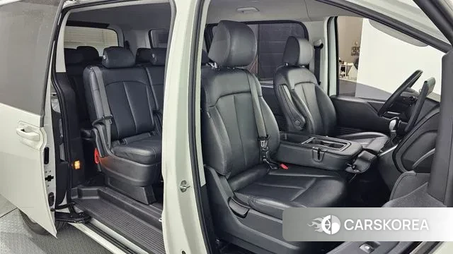 Hyundai Staria 2023 Белый из Кореи, фото 2