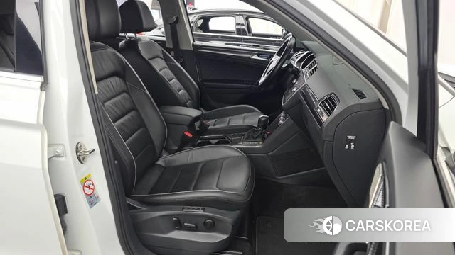 Volkswagen Tiguan second Generation 2018 Белый из Кореи, фото 2