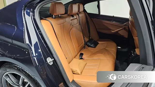 BMW 5 Series (G30) 2022 Черный из Кореи, фото 2