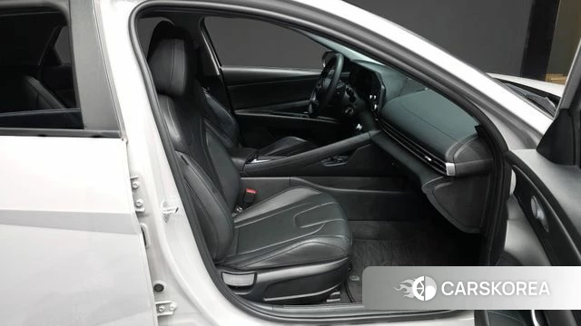 Hyundai Avante Hybrid (CN7) 2022 Серебристо-серый из Кореи, фото 2
