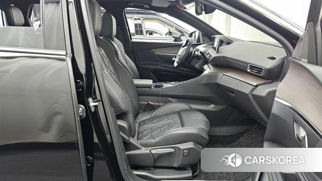 Peugeot 5008 second generation 2024 Черный из Кореи, фото 2