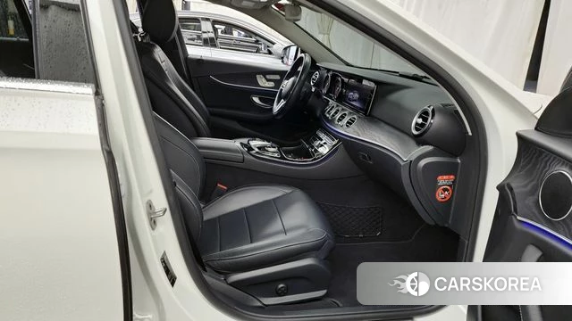 Mercedes-Benz E-Class W213 2018 Белый из Кореи, фото 2