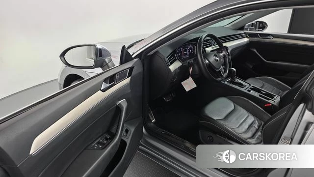 Volkswagen Arteon 2020 Серебристо-серый из Кореи, фото 2
