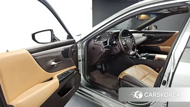 Lexus ES300h 7th generation 2019 Серый из Кореи, фото 2