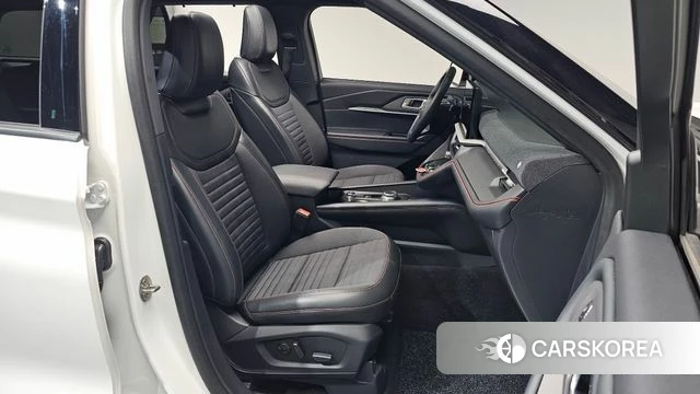 Ford Explorer 6th Generation 2024 Белый из Кореи, фото 2