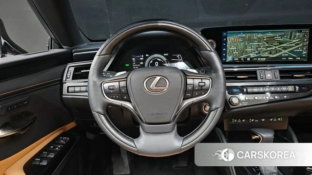 Lexus ES300h 7th generation 2023 Белый из Кореи, фото 2