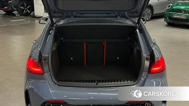 BMW 1 Series (F40) 2023 Серебристо-серый из Кореи, фото 2