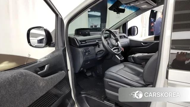 Hyundai Staria 2023 Белый из Кореи, фото 2