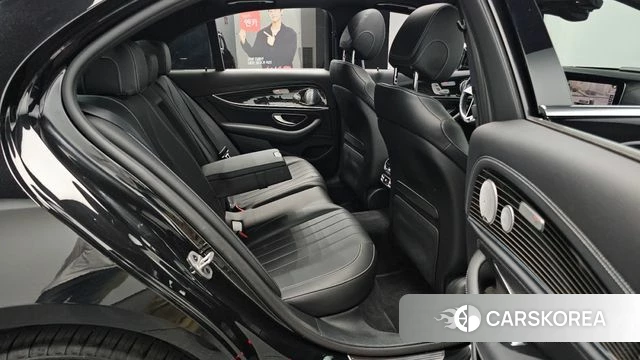 Mercedes-Benz E-Class W213 2021 Черный из Кореи, фото 2