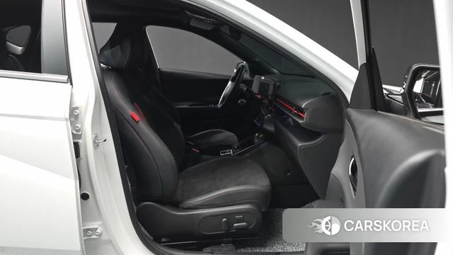 Hyundai Kona (SX2) 2025 Белый из Кореи, фото 2