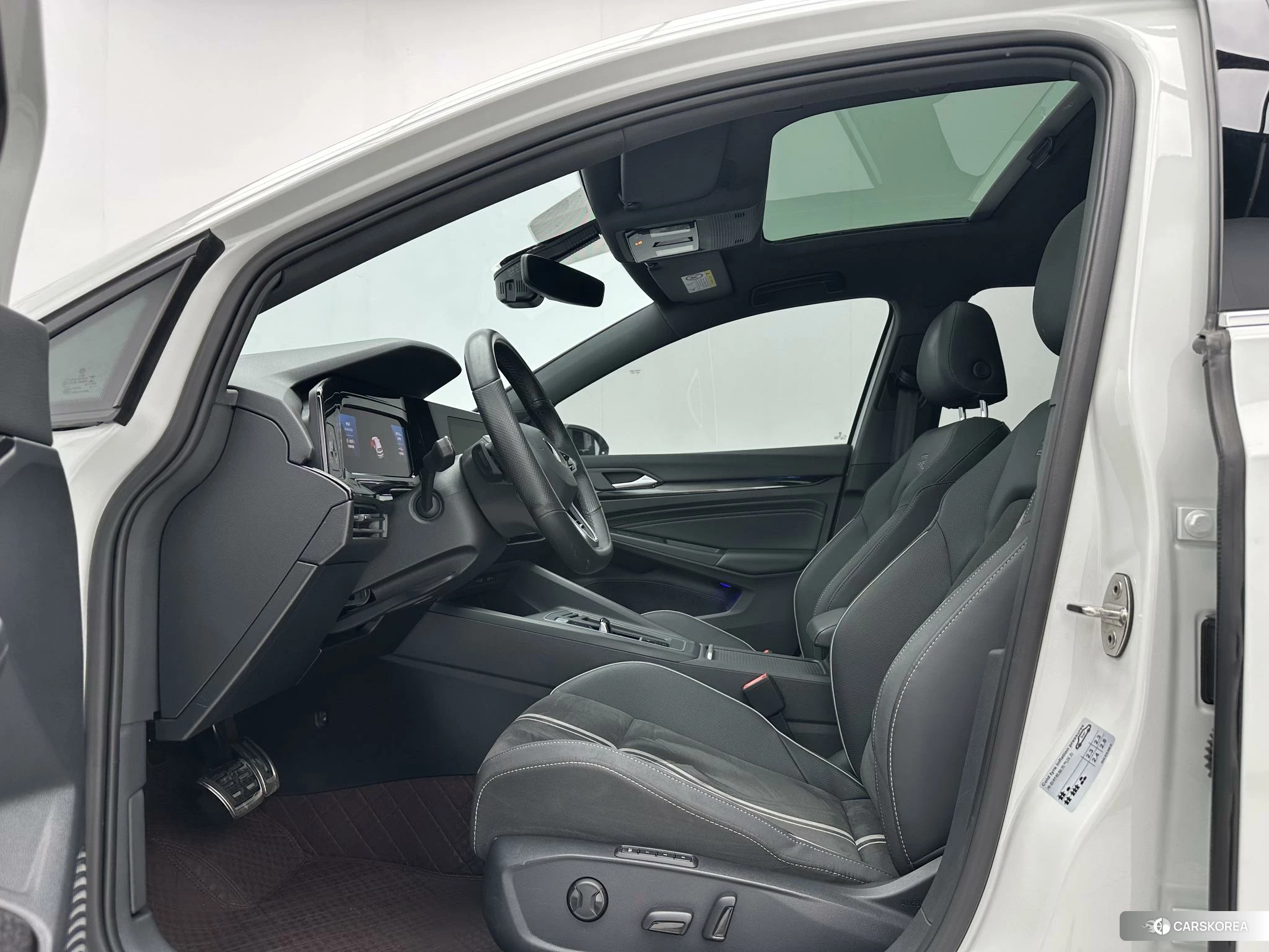 Volkswagen Golf 2022 Белый из Китая, фото 2