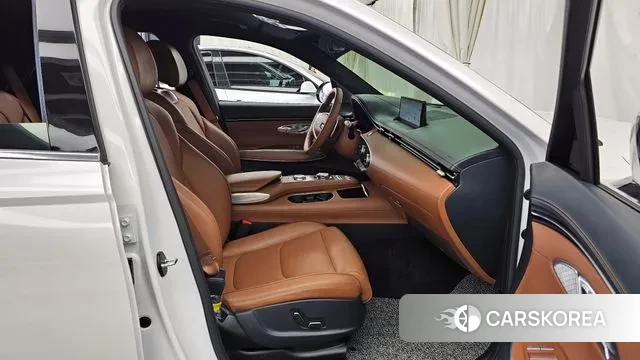 Genesis GV70 2023 Белый из Кореи, фото 2