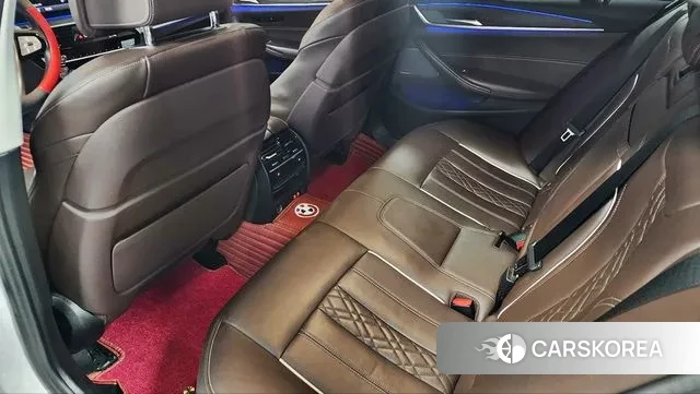 BMW 5 Series (G30) 2020 Белый из Кореи, фото 2