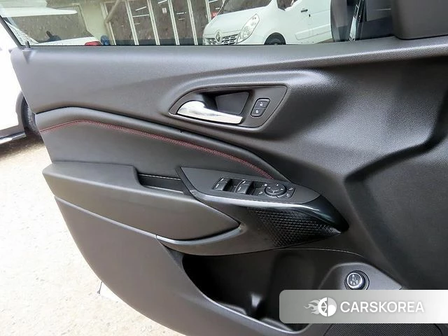 Chevrolet (GM Daewoo) Trax Crossover 2023 Белый из Кореи, фото 2