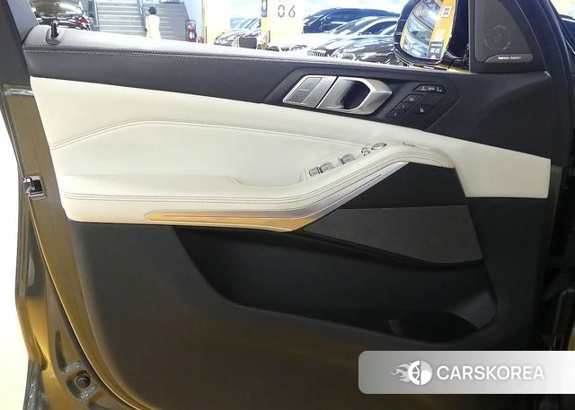 BMW X7 (G07) 2022 Серый из Кореи, фото 2
