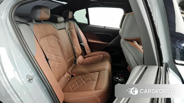 BMW 5 Series (G60) 2024 Серебристо-серый из Кореи, фото 2