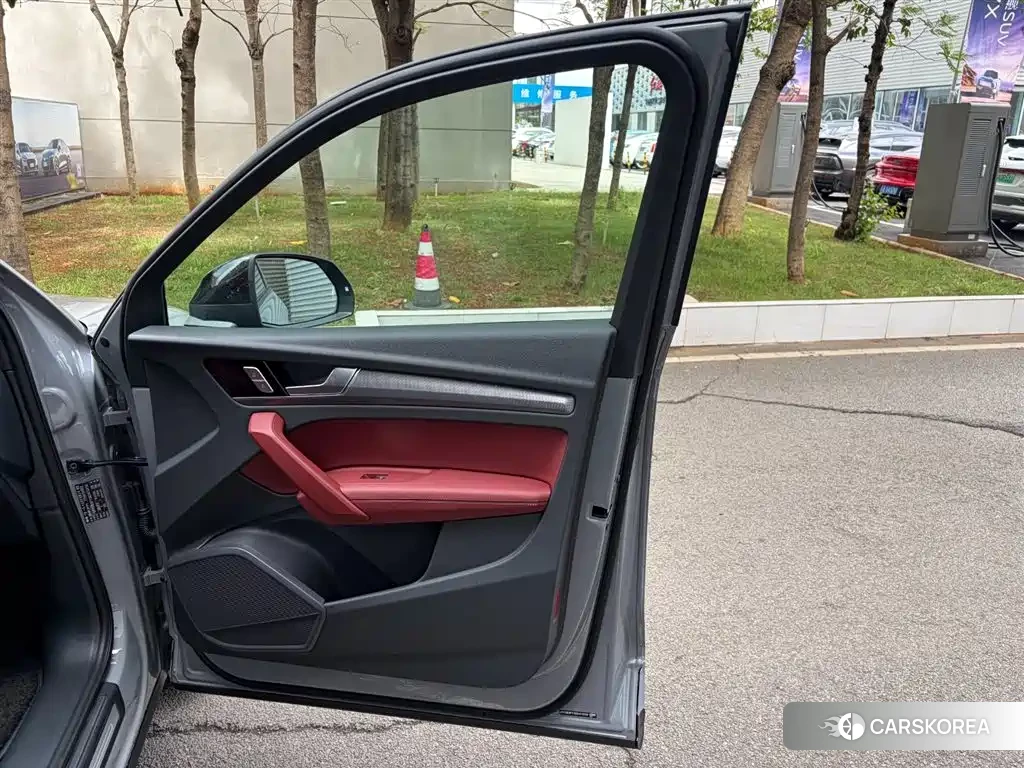 Audi Q5L 2026 Silver/gray из Китая, фото 2