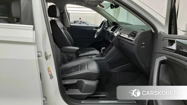 Volkswagen Tiguan second Generation 2021 Белый из Кореи, фото 2