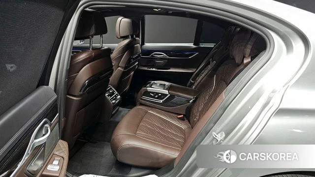 BMW 7 Series (G11) 2021 Цвет галактики из Кореи, фото 2