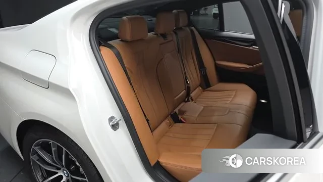 BMW 5 Series (G30) 2021 Белый из Кореи, фото 2