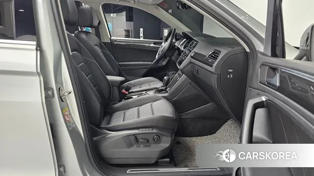 Volkswagen Tiguan second Generation 2020 Серебряный из Кореи, фото 2