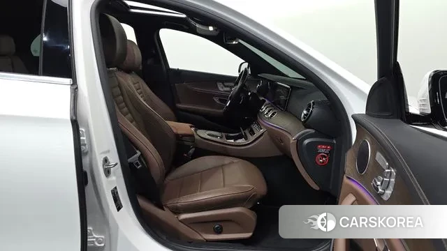 Mercedes-Benz E-Class W213 2022 Белый из Кореи, фото 2