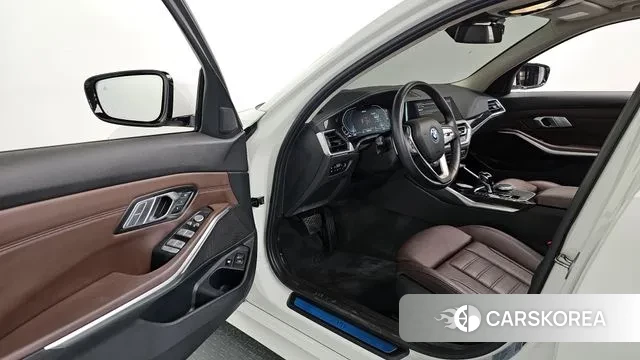 BMW 3 Series (G20) 2022 Белый из Кореи, фото 2